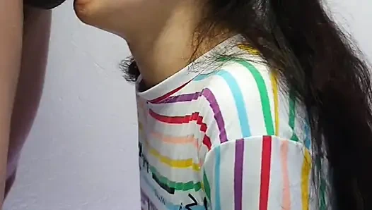 Tetanggaku yang nakal suka nyepong kontolku sampai tenggorokan.