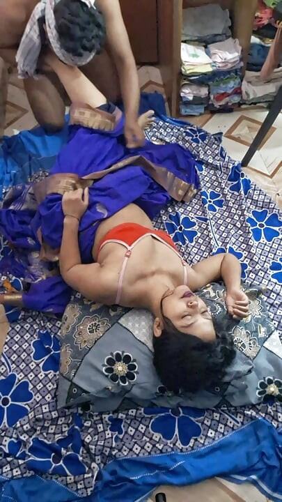 Sweetsex2001-Saya tinggal bersendirian dengan teman wanita dan perkara kawan saya berlaku