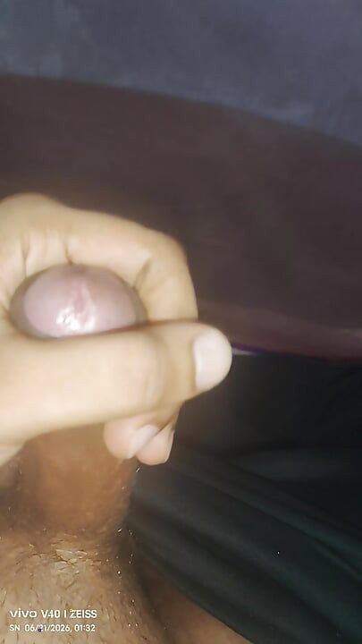 Masturbasi di ranjang tengah malam