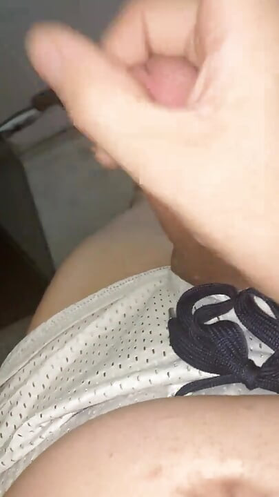 Asyalı pornoya yatmadan önce mastürbasyon yapıyor