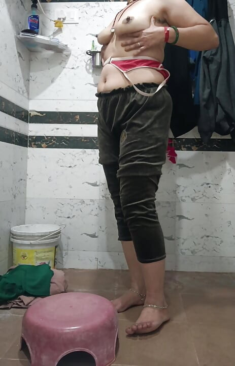 Priya Bhabi 섹시한 분위기