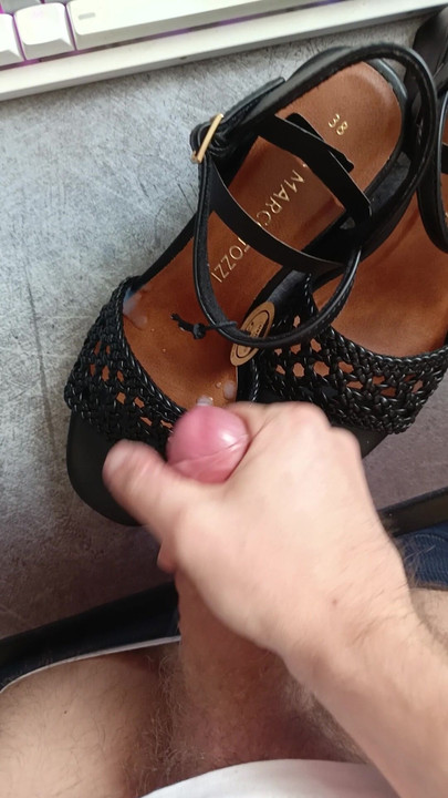 Krštenje novih cipela moje žene spermom