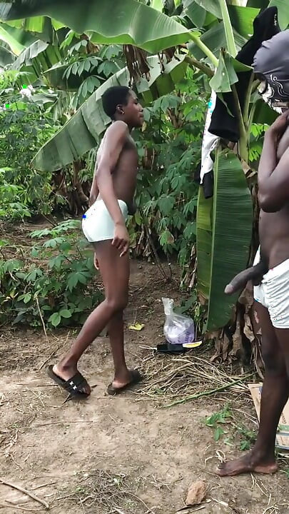 Trojka Seks u Grmlju gdje Ti Vruće Vrhove s Masivnim Kurcem Jebeš femboya tako žestoko