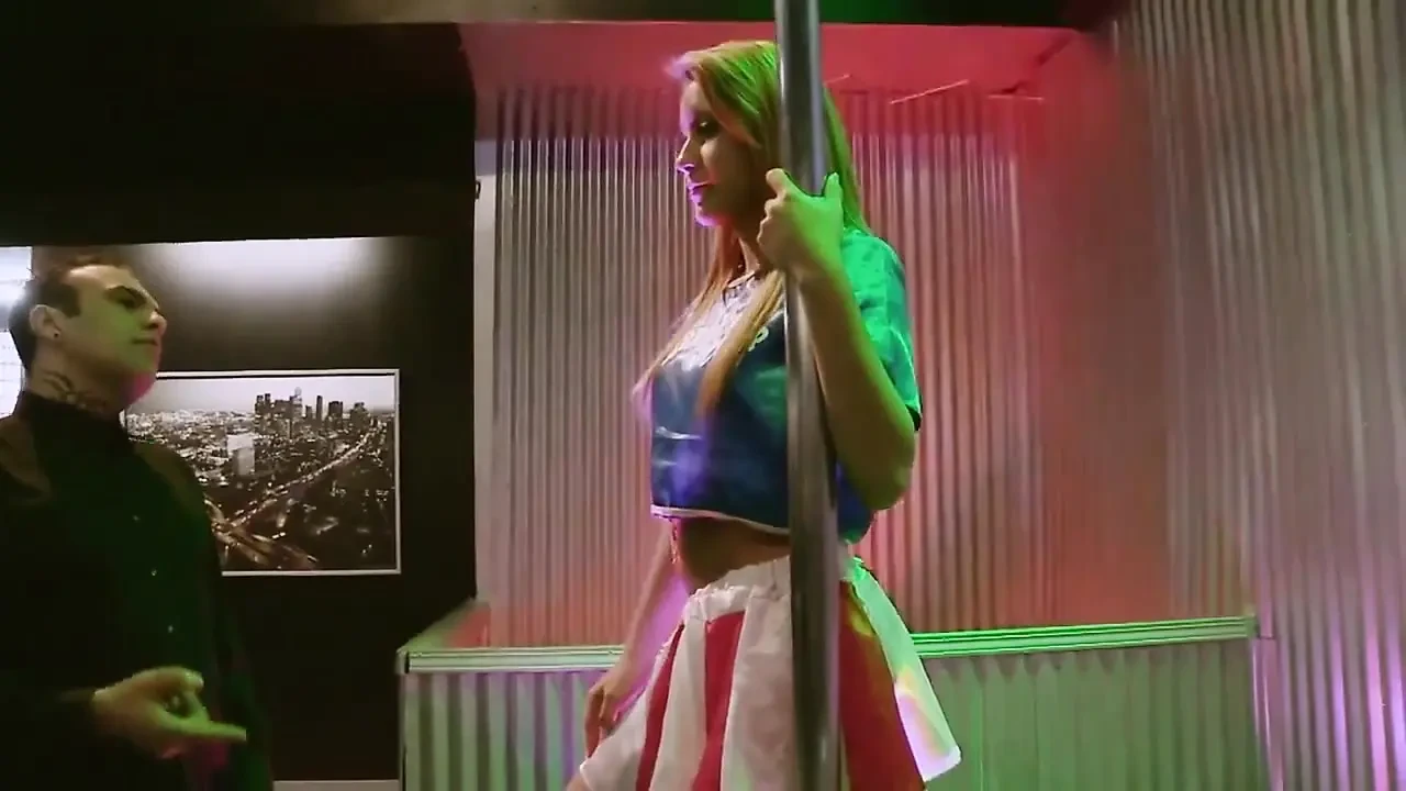 The real auditions of the cheerleaders with a great bang at the end