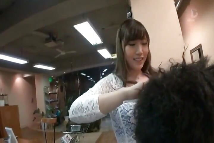 Salon Kecantikan Godaan. Kenikmatan diam-diam di balik setiap layanan.