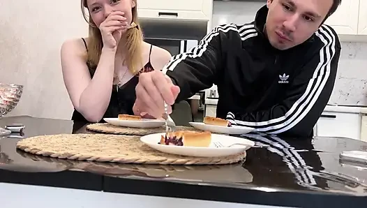 Zorba ve üvey anne üvey oğlunu küçük yarakla aşağılıyor