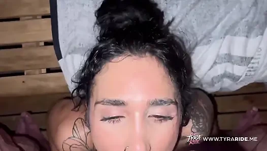 Cewek hot bertato rambut cokelat lagi asik muasin memeknya pakai dildo warna pink - steamy sauna pov