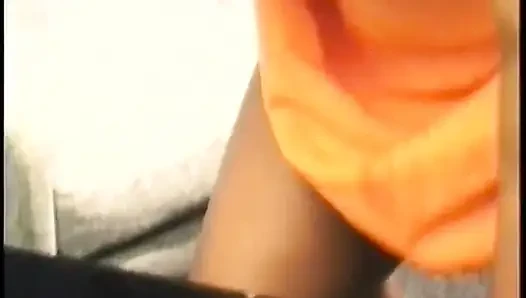 Pelacur ebony muda dicukur disetubuhi dengan kontol hitam lalu dia memeras susu