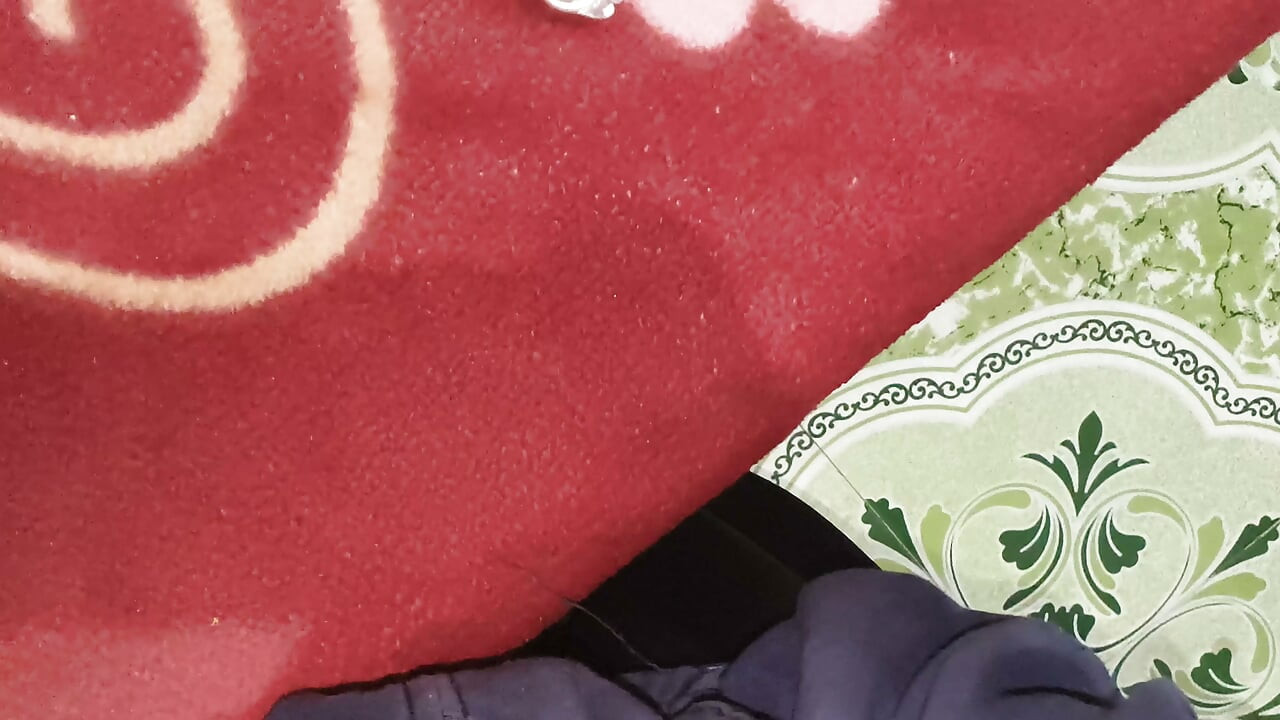 پسر هندی دسی با کیرش نقاشی می‌کنه