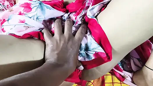 Индийская симпатичная девушка дези, очень красивый взгляд