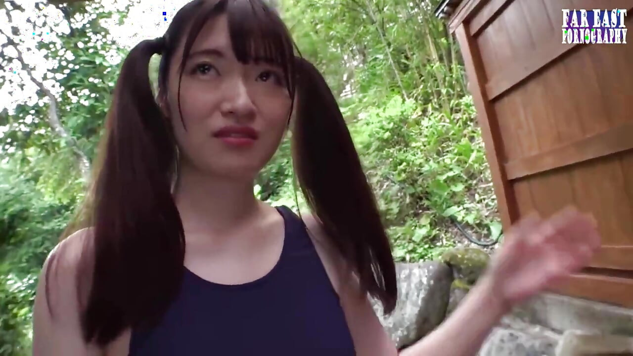 تجول العلامة الرطبة وهي تترك أثرا متلألئا شقيا أينما تكشف عن نفسها النصف الثاني