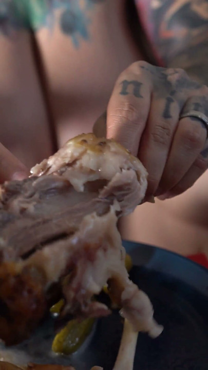 Checa Mukbang - vota mejor en premios mv
