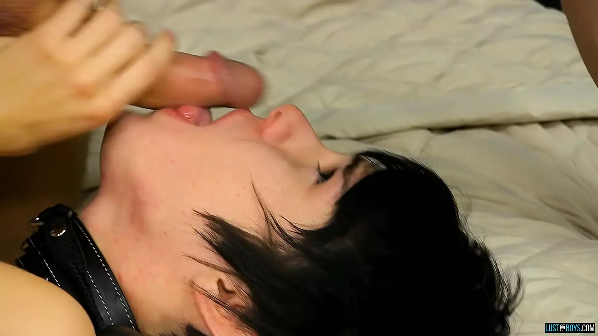 Lustforboys: Bryan Slater yarağını twink kyler moss'un küçük götüne derin ve sert bir şekilde sokuyor