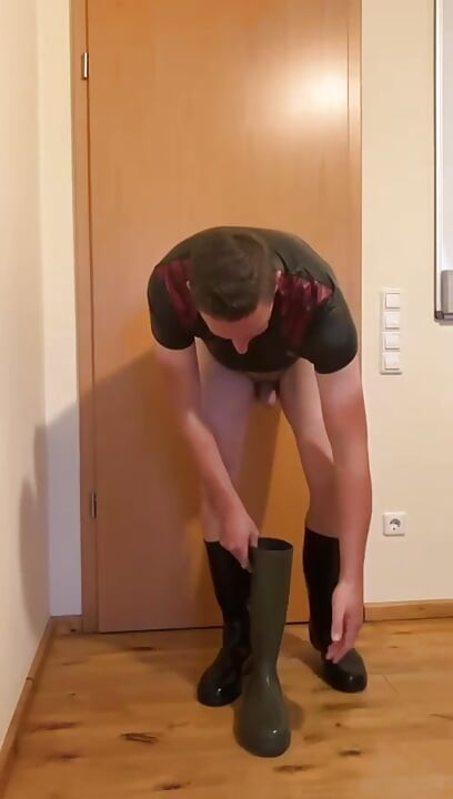 Gumový boot fetiš 👢 Bota je ošukaná a pěkně rozmazaná