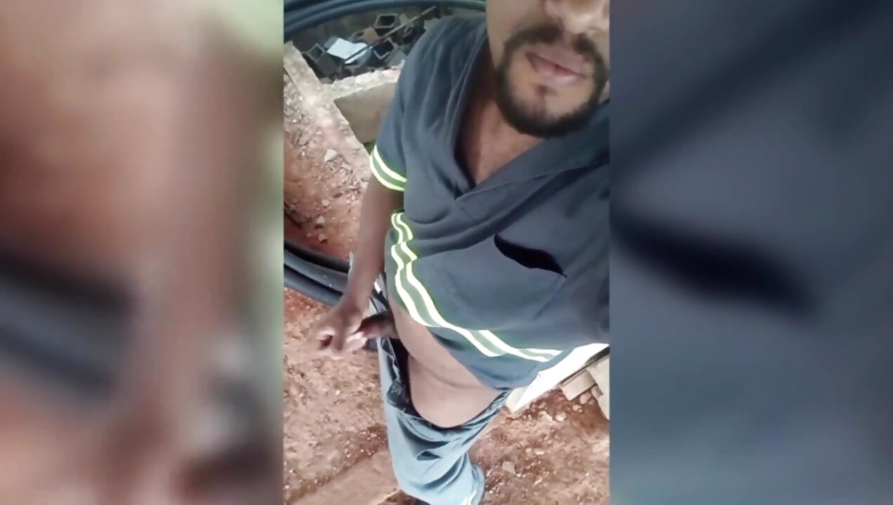 Se masturber caché au travail