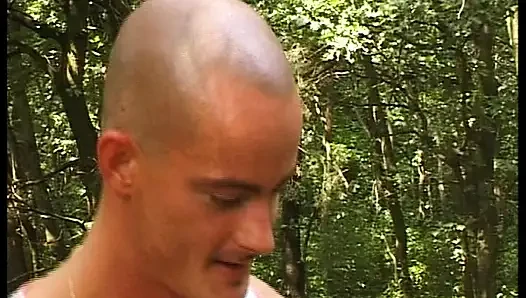 Cewek amatir jerman papan atas lagi asik dua di hutan