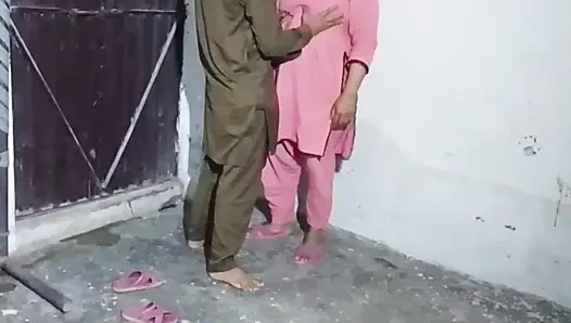 Красивая молодая индийская горячая секс-девушка, зрелый мужчина пихает член Hils XXX в мокрую вагину Desis в сперме