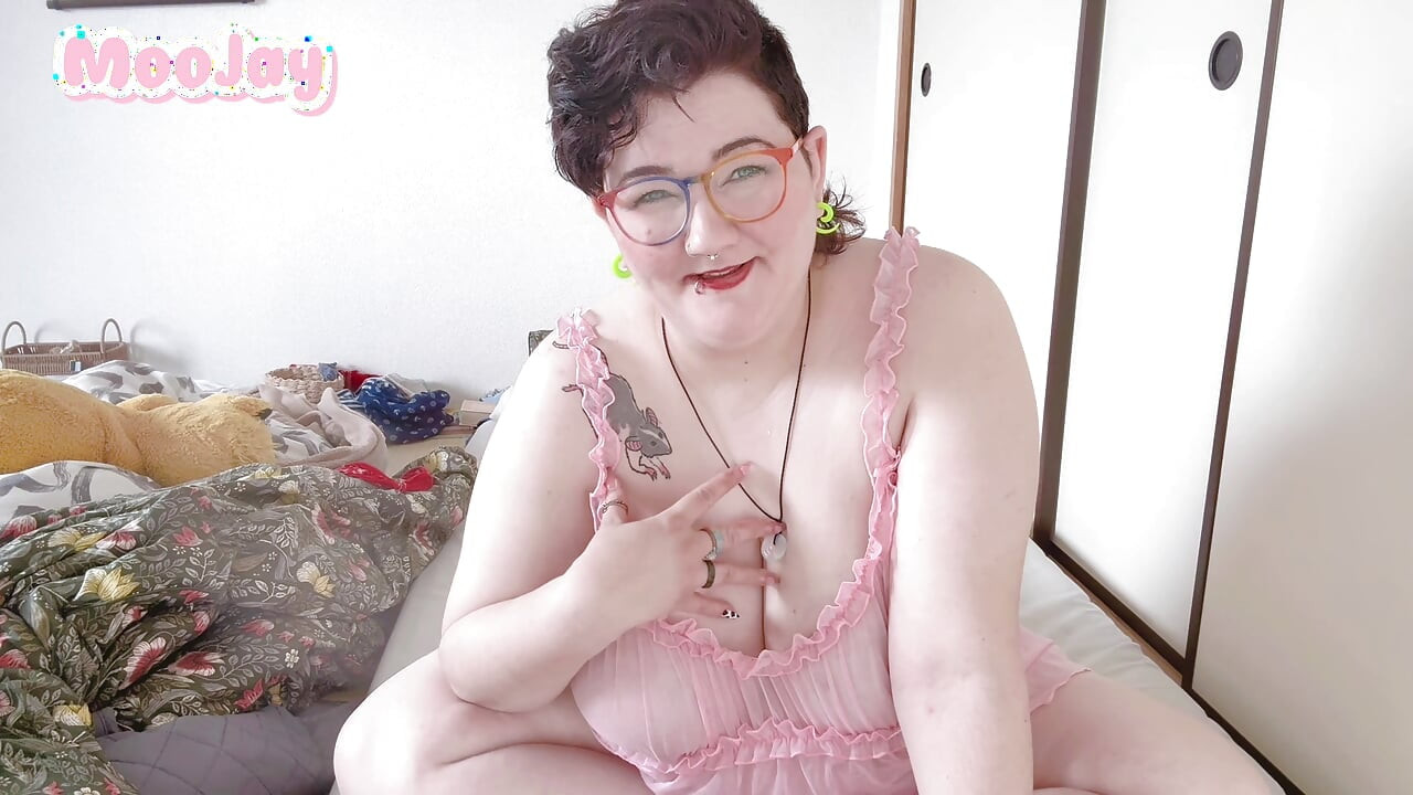 Your Stepmom wants a photoshoot for a thirst trap can you help?