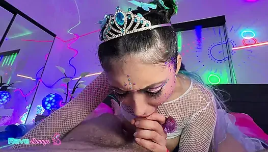 Penelope Woods anal tıkacını gösteriyor ve amının içine boşalıyor!