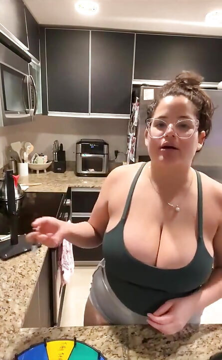 Live Stream with Dani Valentina