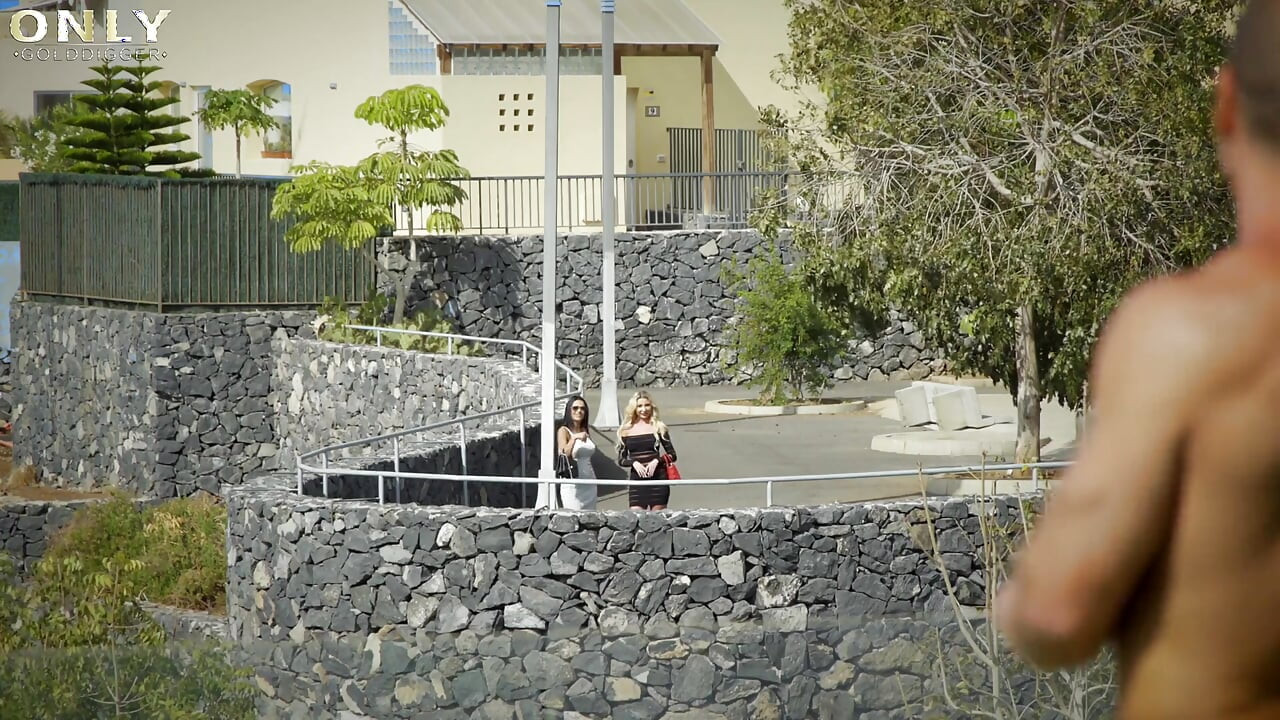 Tarts Shalina Devine ve Marilyn Crystal kişisel antrenörü tarafından dölleniyor