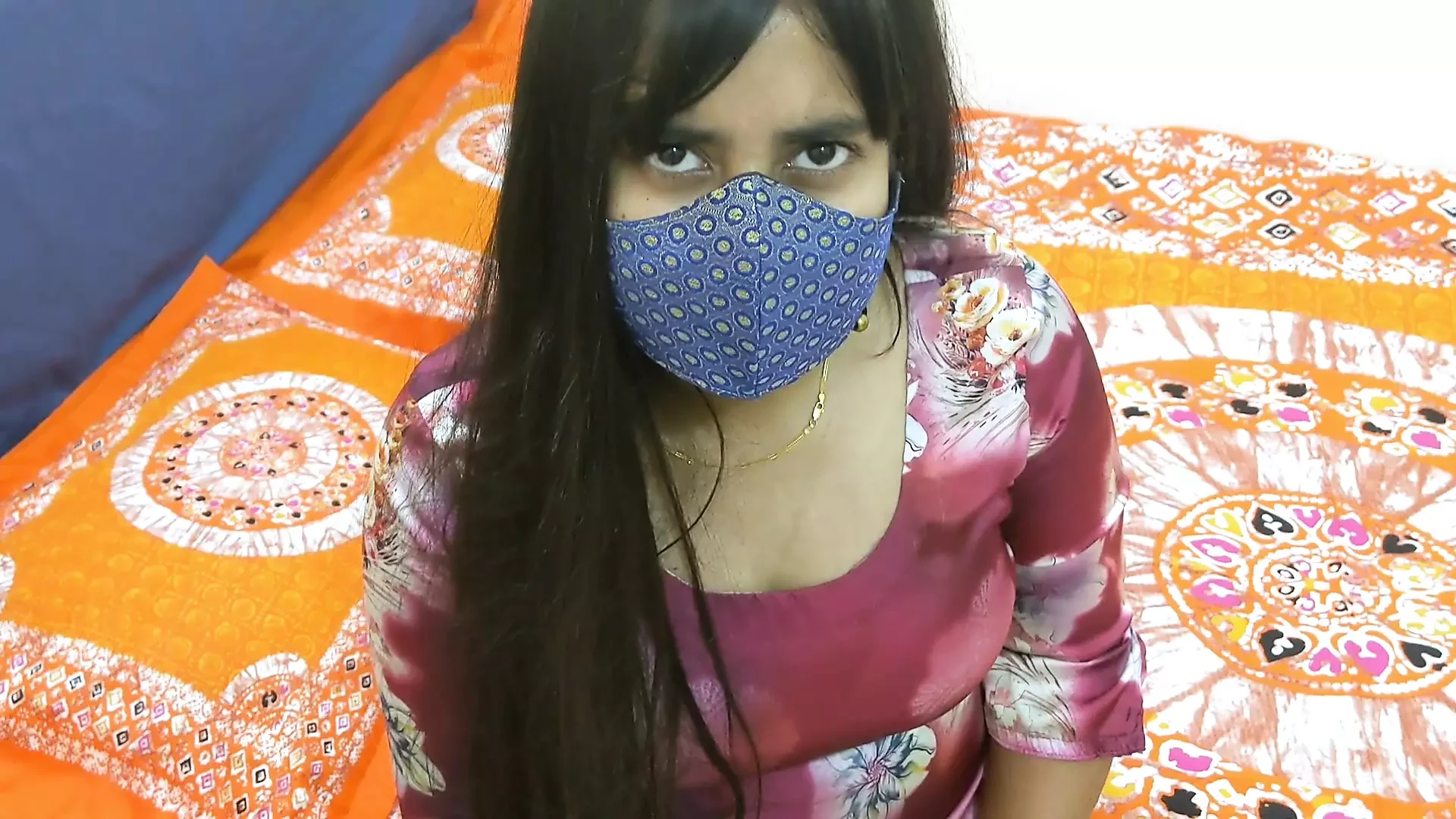 Chica trabajadora folla
