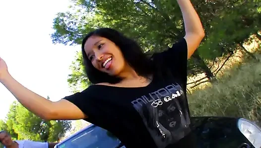 Татуированная мускулистая киска мужика трахается, трахает пальцами