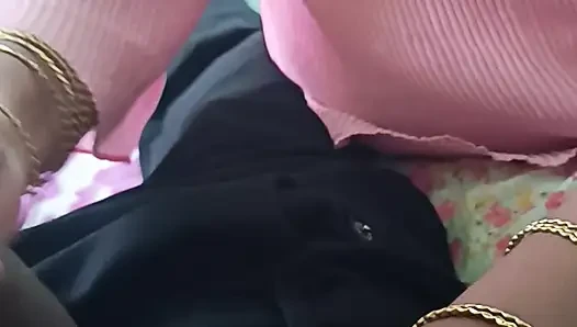 Güzel Telugu sesiyle tam romantizme sahip ev hizmetçisi ile gizli anlar