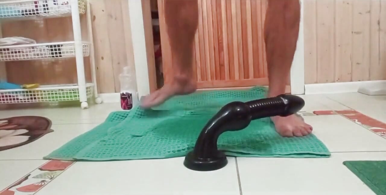 I Jump with My Ass on a Big Dildo and Pee