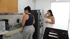 Compilație de surori vitrege excitate care își ling pizdele acasă - porno în spaniolă