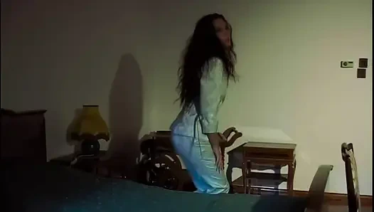 Bu Penis aç Orospu, Sevgilisini Odasina Alarak Düzgün Şekilde Seviştiriyor