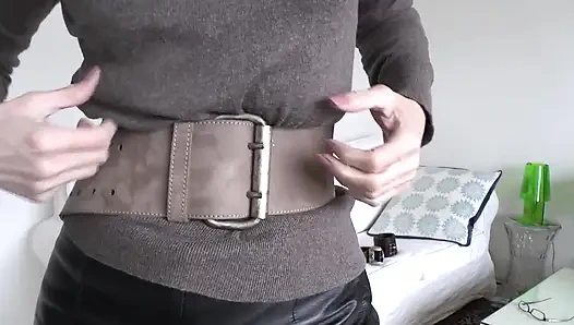 Gürtelarmung im Wohnzimmer, Teil 2, lady Victoria Valente