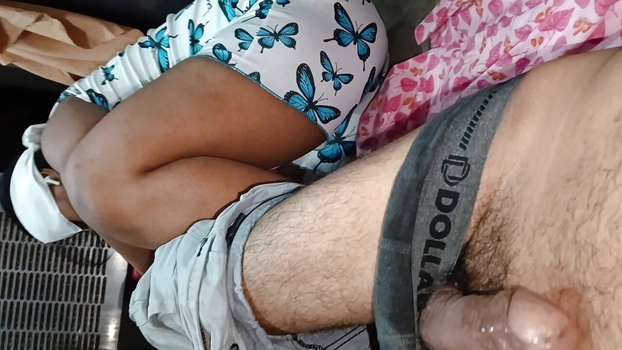 Styvsyster slarvig, slickar och suger närbild avsugning till bror med het SPERMA i munnen- med klart smutsigt prat med hindi röst