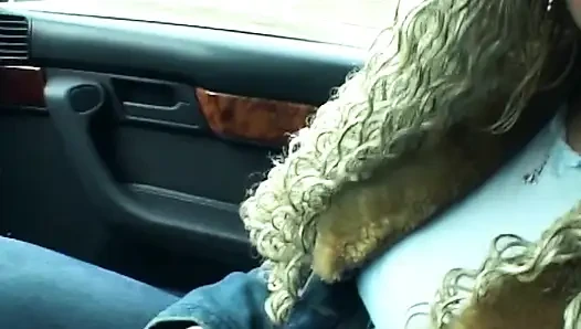 Gepiercte muschi, dildo, stretch, Squirting im auto