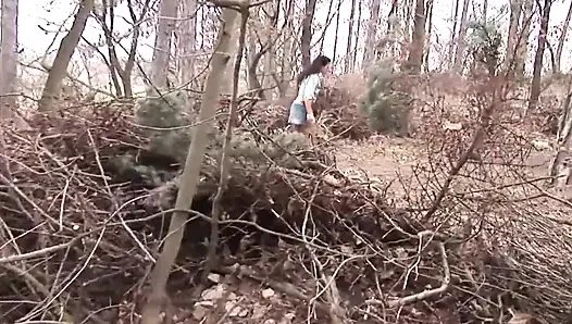 Sikişiyor arabada anal sikişiyor... Amına boşalma