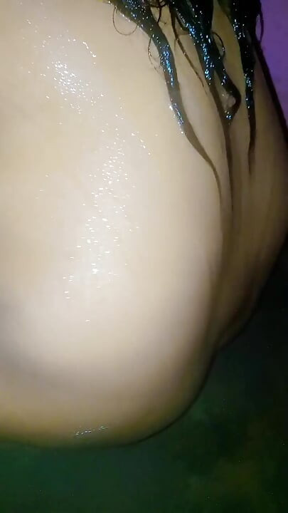Desi Aunty Bathing Nude Video in Bathroom for Boyfriend