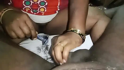 Wenn meine stieftante meine muschi fickt und dann ihre muschi spreizt und ihren finger bewegt