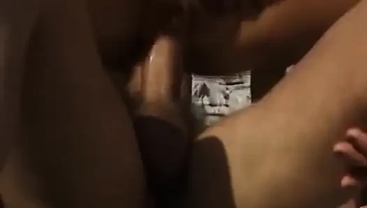 Deutsche damen betteln in einer outdoor-session um seinen schwanz