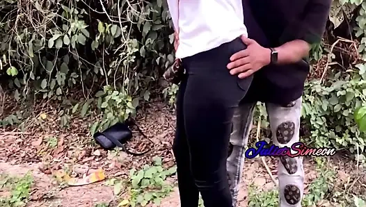 Kendimi iyi hissettirmek için taşınan seksi kaltak.