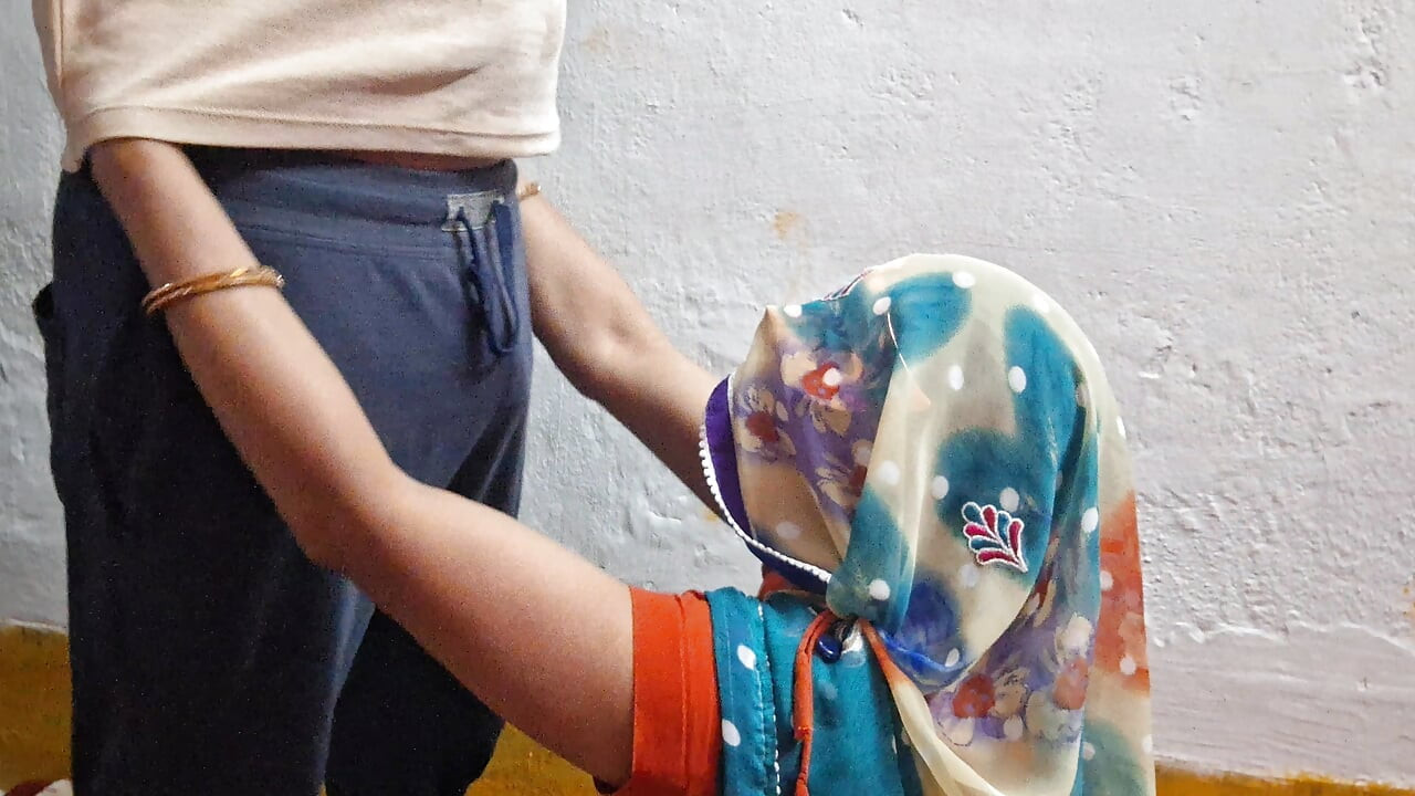 Peituda empregada mulher fode