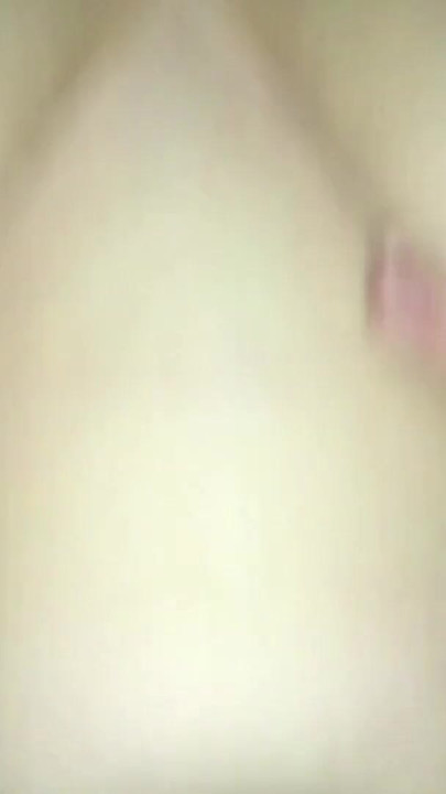 Emotivni trenutak iz porno videa "spori kurac povrijedio zrelu ženu"