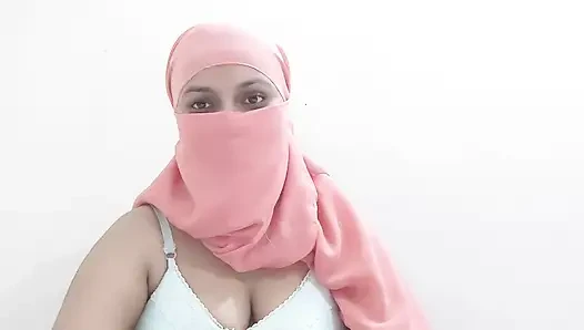 Video ngentot dirinya sendiri gadis cantik bangla hijabi india.
