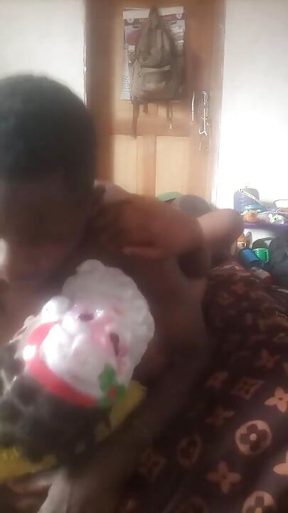 Krissjoh和丑陋的女孩被放下