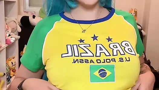 Бразильская Miku соблазняет и мастурбирует