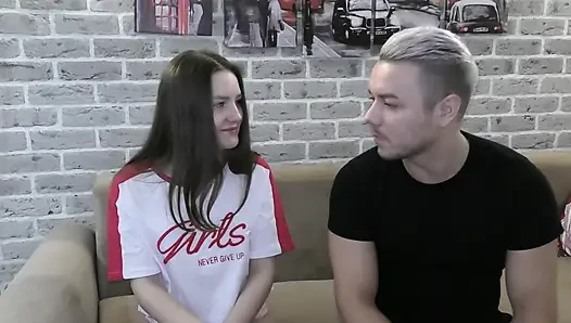 Podcast dengan perawan muda