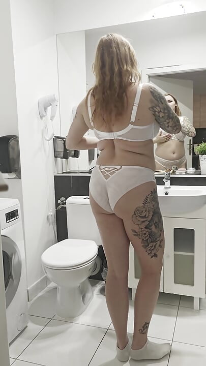 Mommy Changes Her Underwear and Then Goes to Pee.