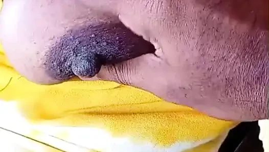 Karım işiyor ve büyük göğüsler