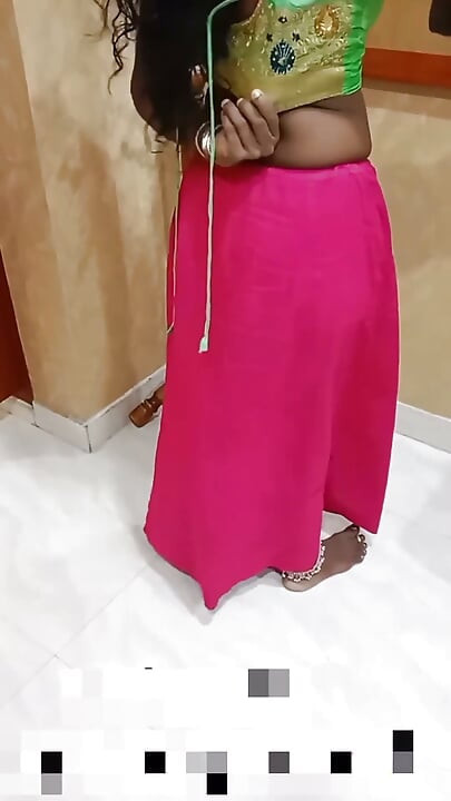Desi Tamil Dusky vrouw verleidt bull in rood ondergoed - tepelspel, cuck kijkt toe! Indianhotwifex