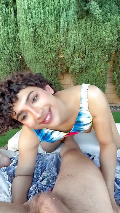 Si cantik trans foxy alex nyepong kontolku di luar ruangan - steve rickz