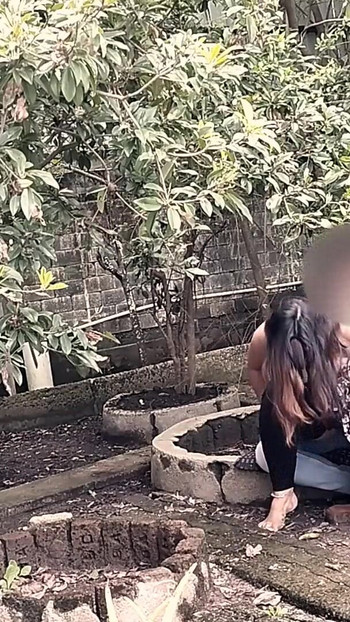 Silný okamžik z "Mangal Padosan v džungli se švagrovou."